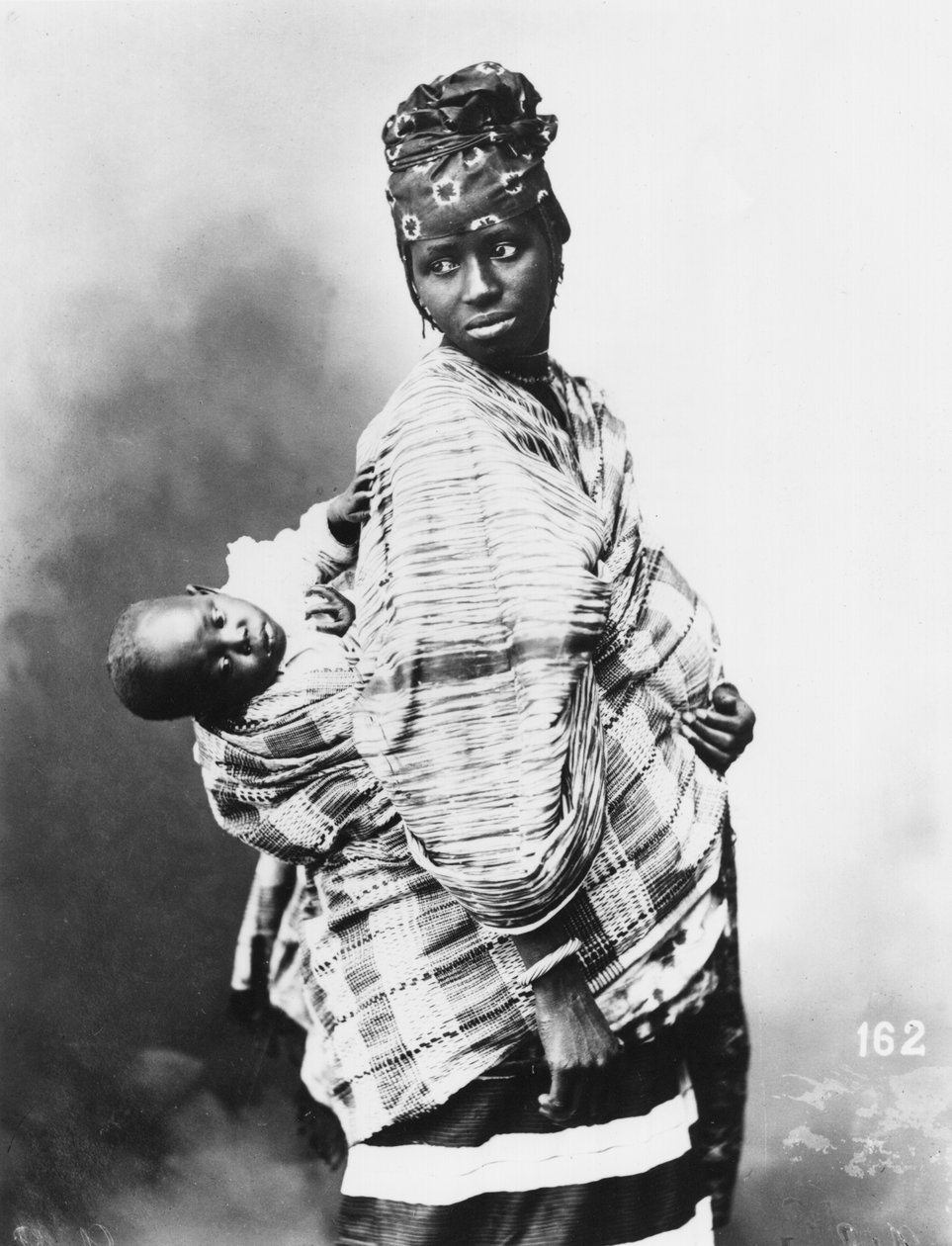 Senegalska Matka i Dziecko, ok. 1900 autorstwa French Photographer