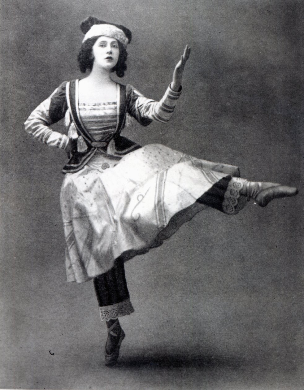 Тамара Карсавина "Петручка" балетад, 1911 он autorstwa French Photographer