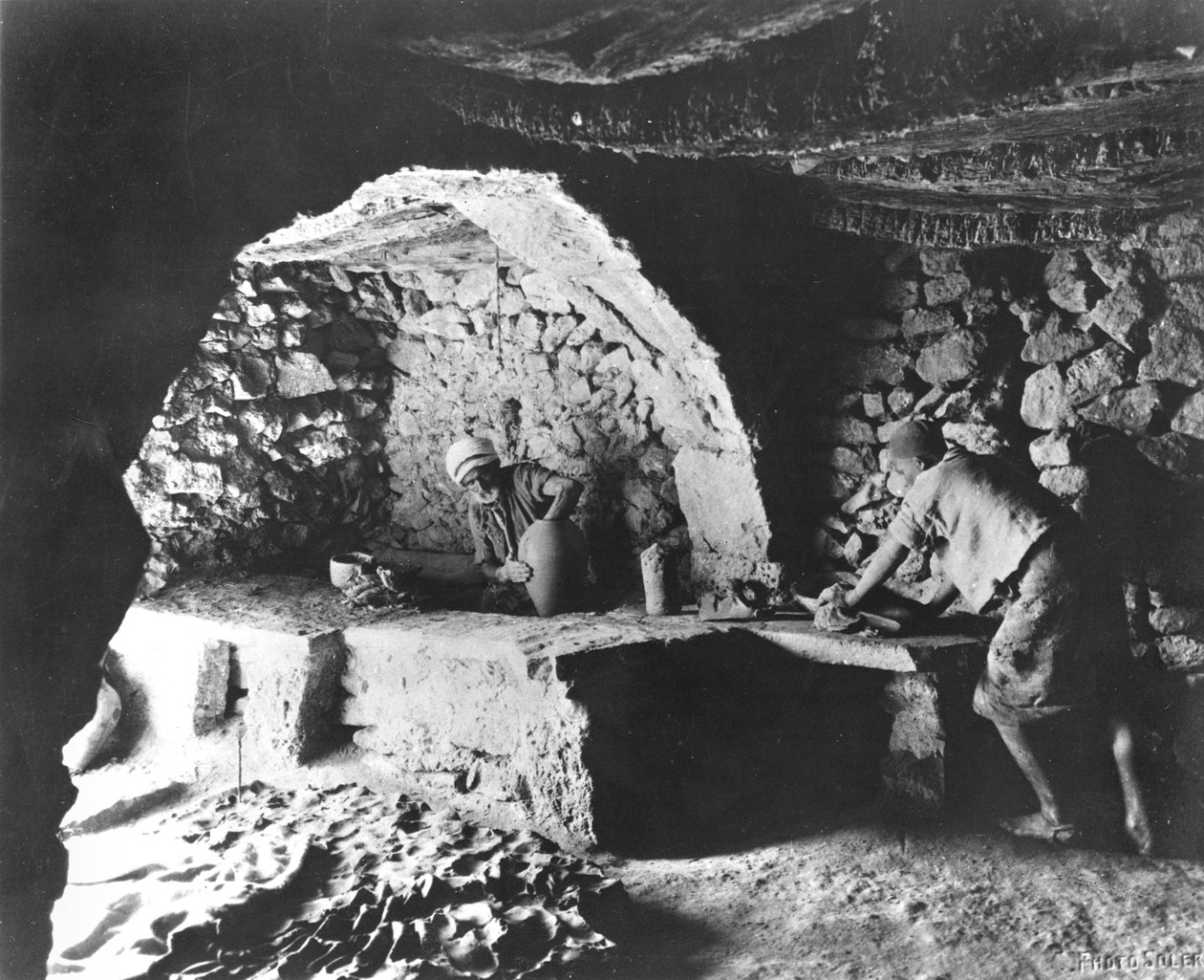 Tunezyjski Potter, wyspa Dżerba, ok. 1900 autorstwa French Photographer