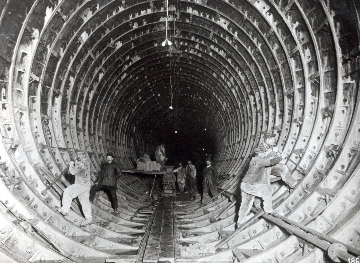 Tunel pod Sekwaną w dół rzeki od Pont de la Concorde w kierunku Opery, 25 marca 1911 r. autorstwa French Photographer