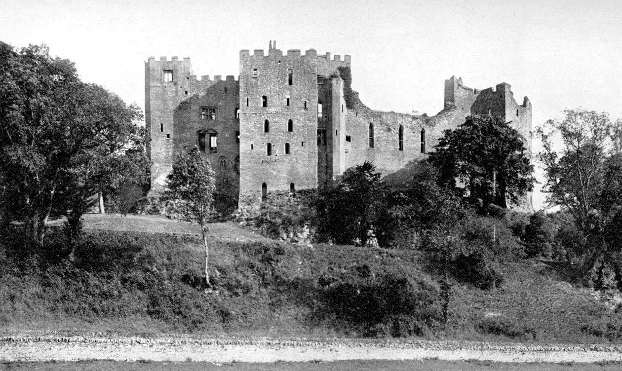 Zamek Ludlow, Shropshire, Anglia, 1924-1926. autorstwa Frith and Co