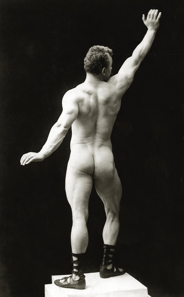 Eugen Sandow, w klasycznej starożytnej pozie grecko-rzymskiej, ok. 1894 r. autorstwa George Steckel
