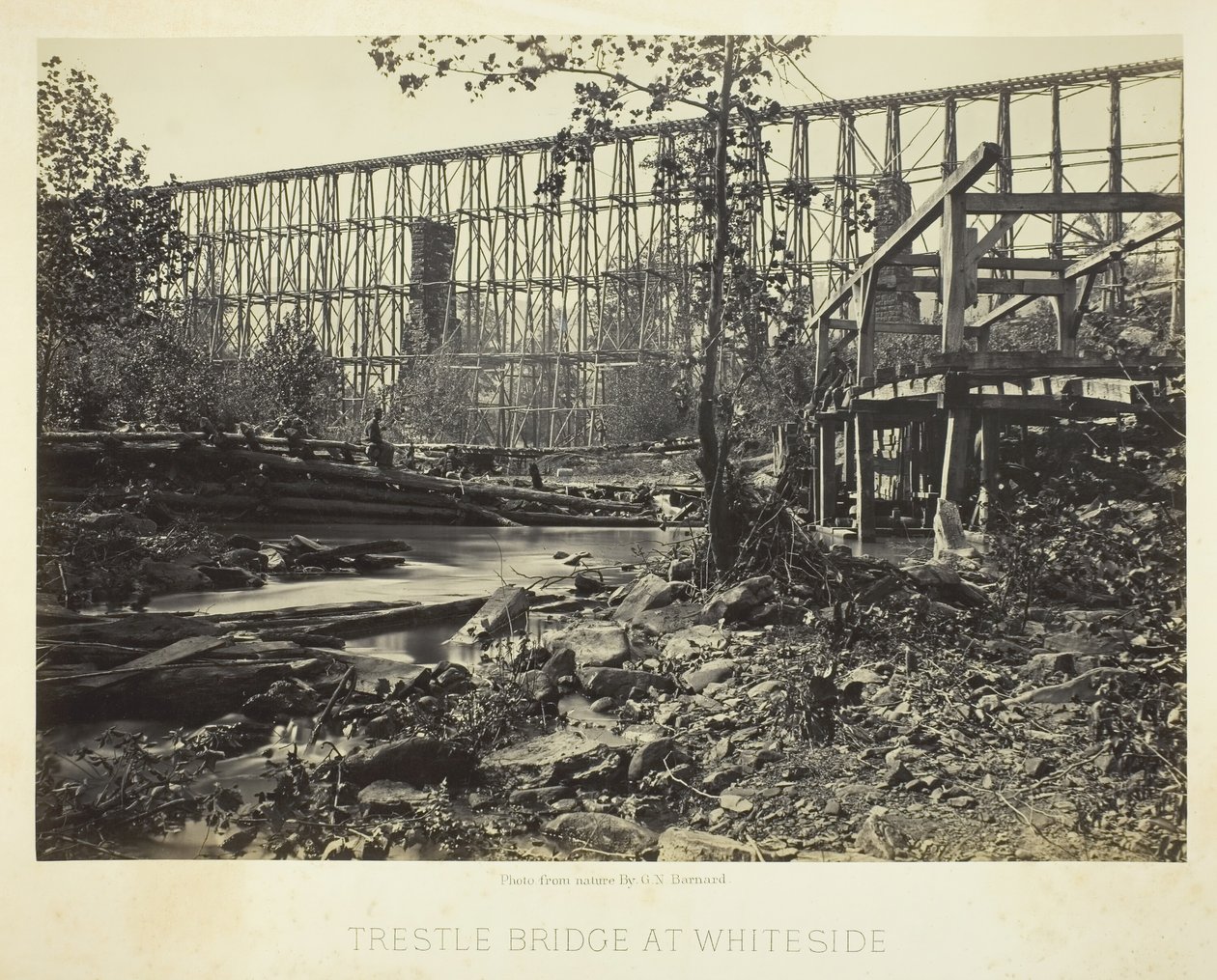 Trestle Bridge w Whiteside, 1864. autorstwa George N. Barnard