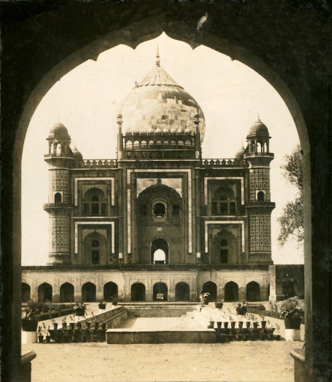 Grobowiec Safdarjungs, Delhi, Indie, ok. 1909. autorstwa George Rose