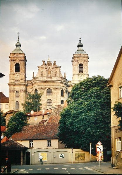 Widok na opactwo benedyktyńskie, rozpoczęty przez Franza Beera (1660-1726) i ukończony przez Christopha Thumba, Andreasa Schrecka i Donato Guiseppe Frisoniego, 1715-28 autorstwa German School