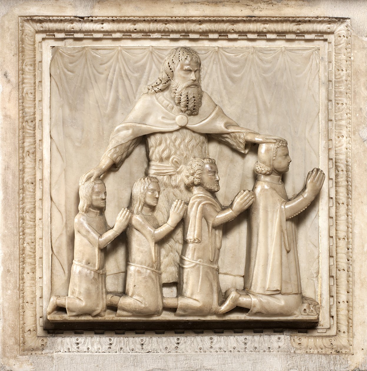 Czterech darczyńców i św. Piotr autorstwa Giovanni Balduccio