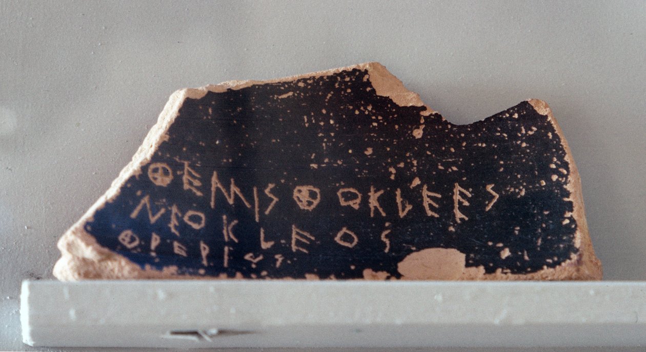 Ostrakon z imieniem Themistoklesa, ok. 472 p.n.e. (ceramika) autorstwa Greek