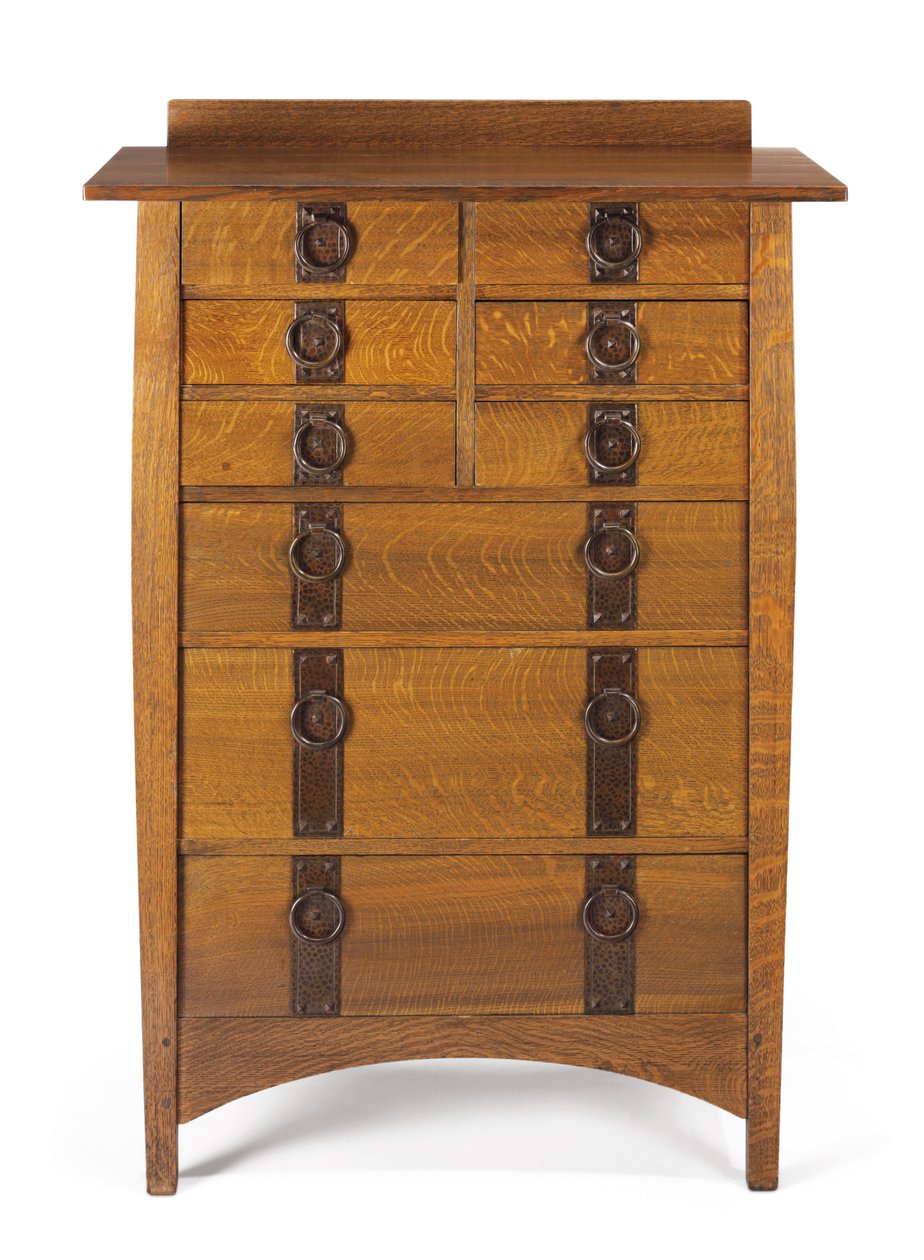 Komoda, nr kat. 913 autorstwa Gustav Stickley