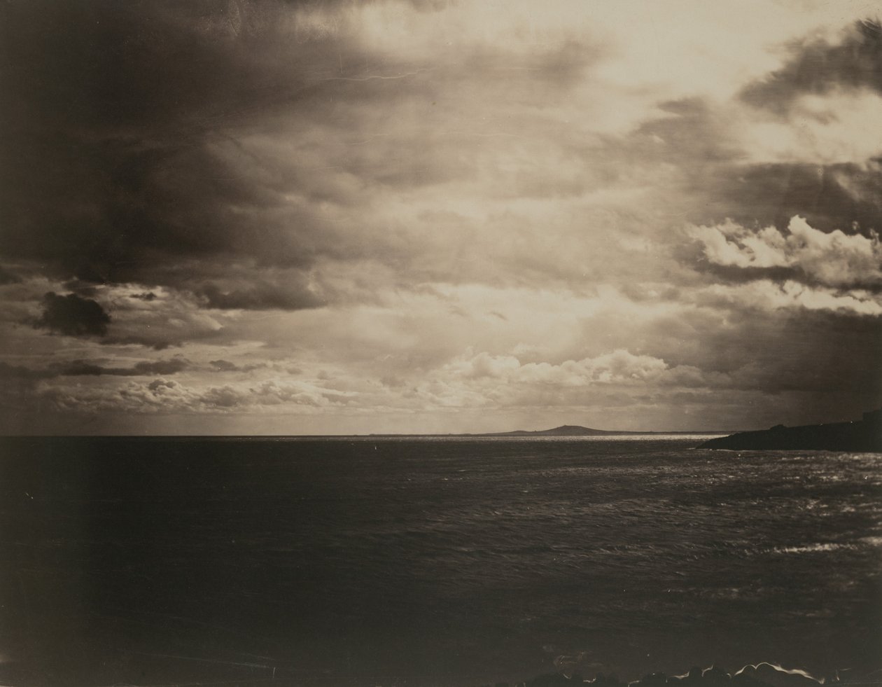Morze Śródziemne z górą Agde, 1857. autorstwa Gustave Le Gray