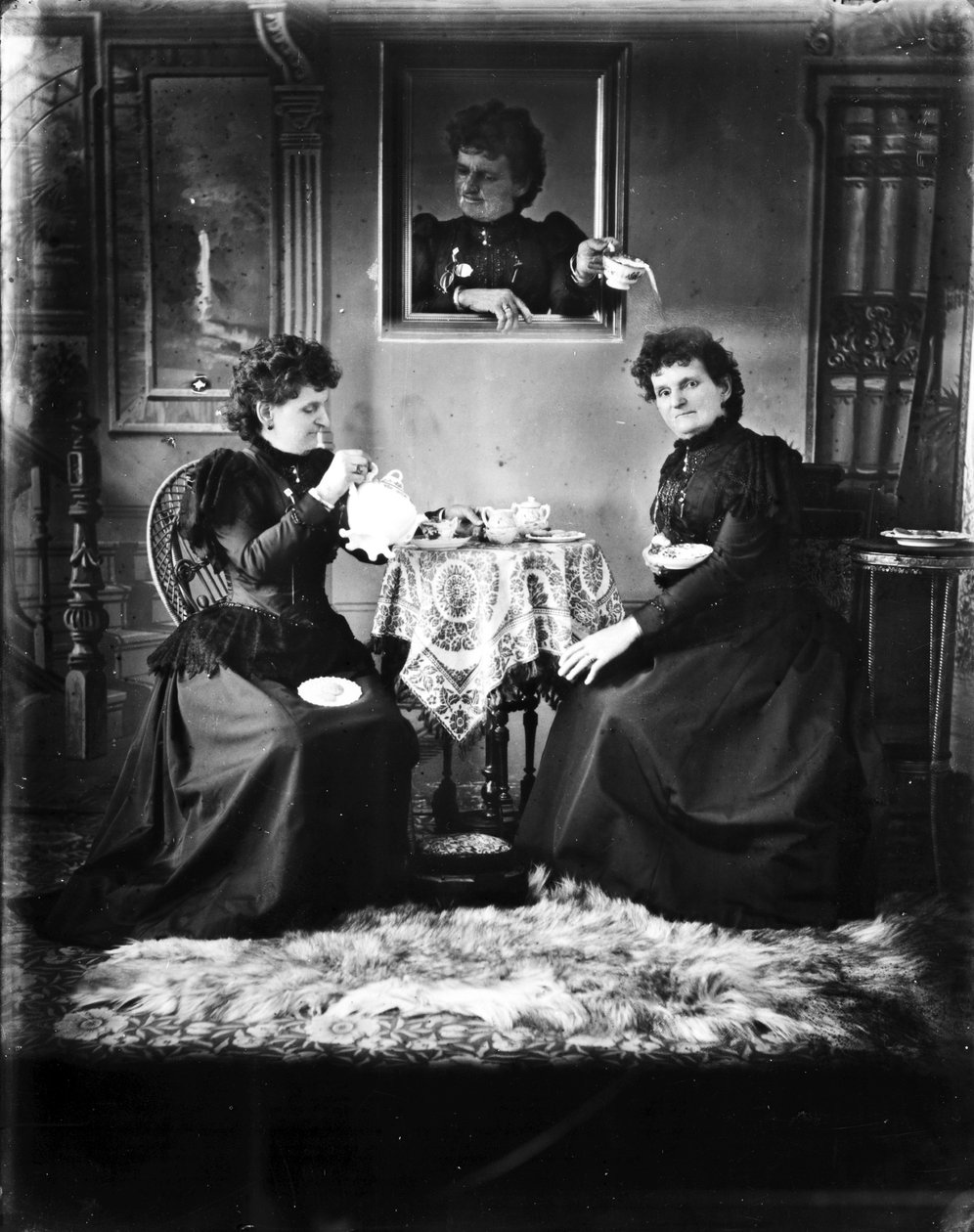 Autoportret, ok. 1893 (fot. bw) autorstwa Hannah Maynard