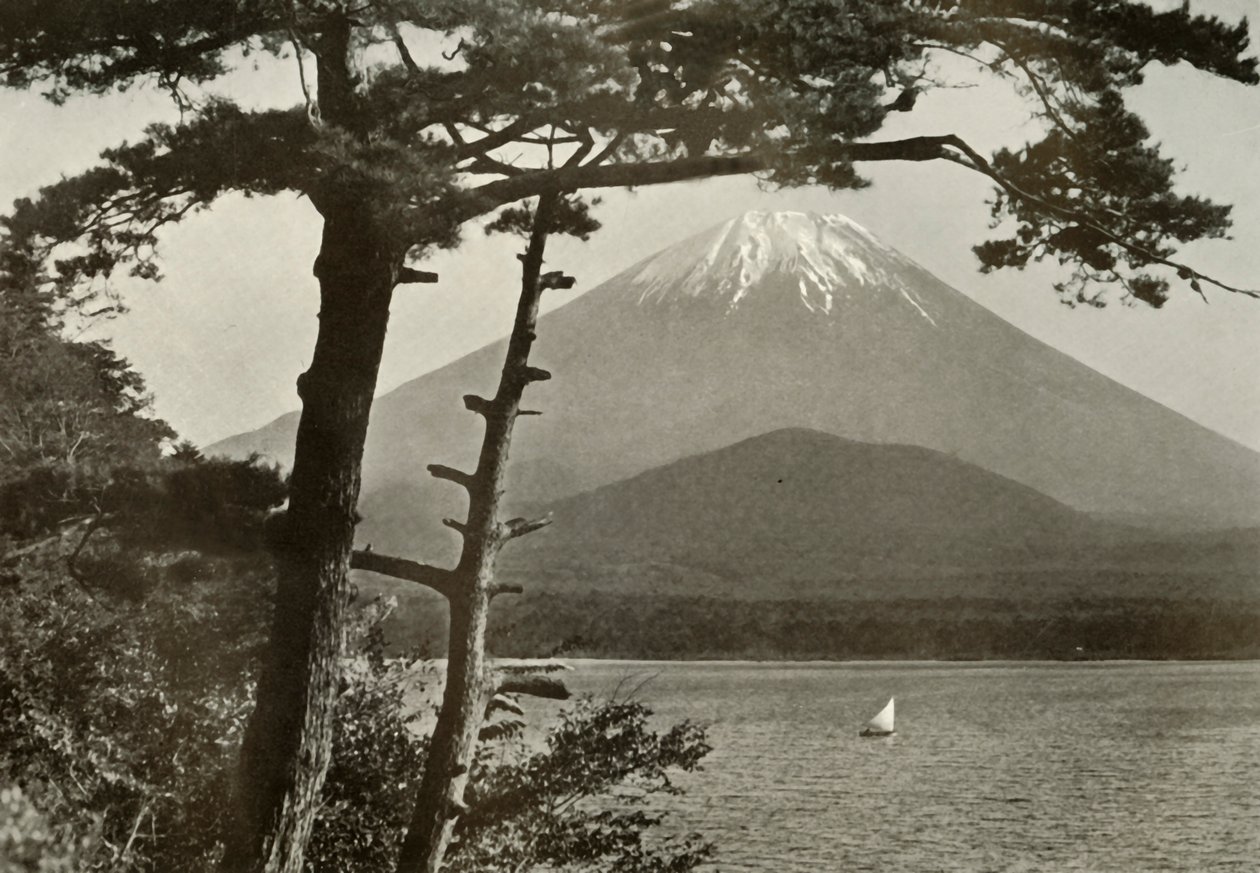 Fuji From Lake Shoji, 1910. autorstwa Herbert Ponting