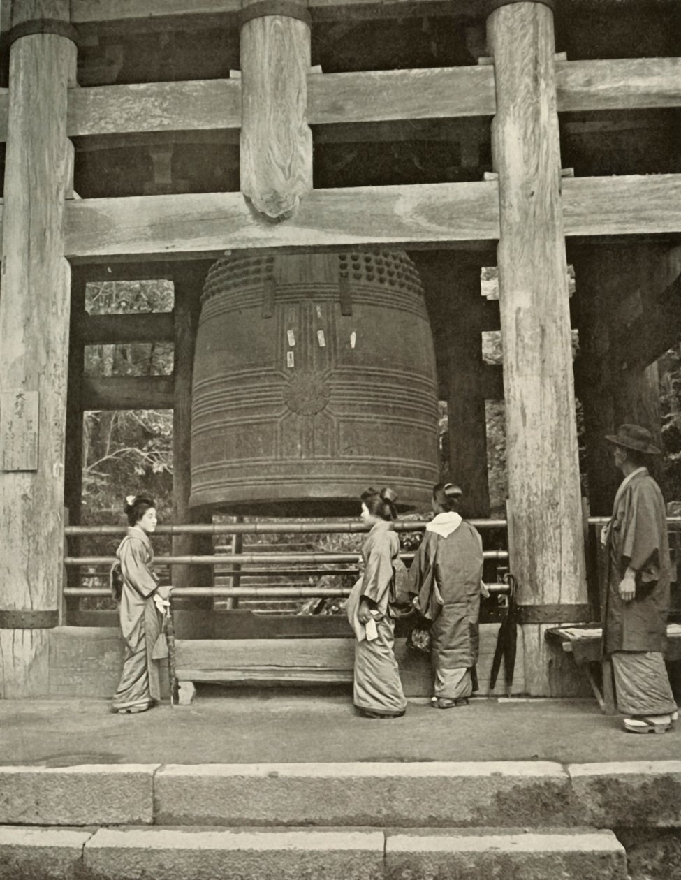 Wielki dzwon w świątyni Chio-In, 1910. autorstwa Herbert Ponting