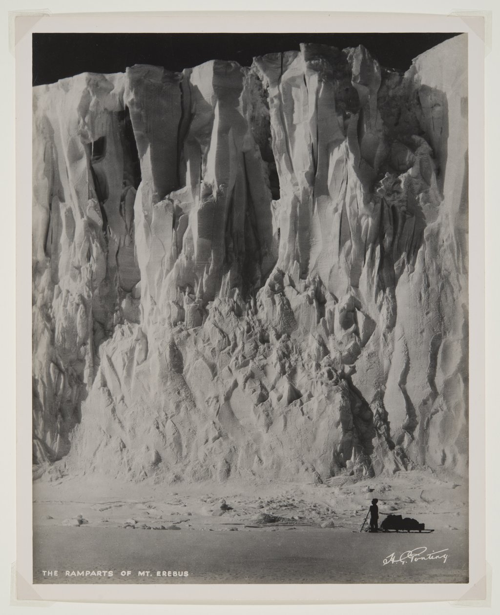 Mury obronne góry Erebus (druk bromowy) autorstwa Herbert Ponting