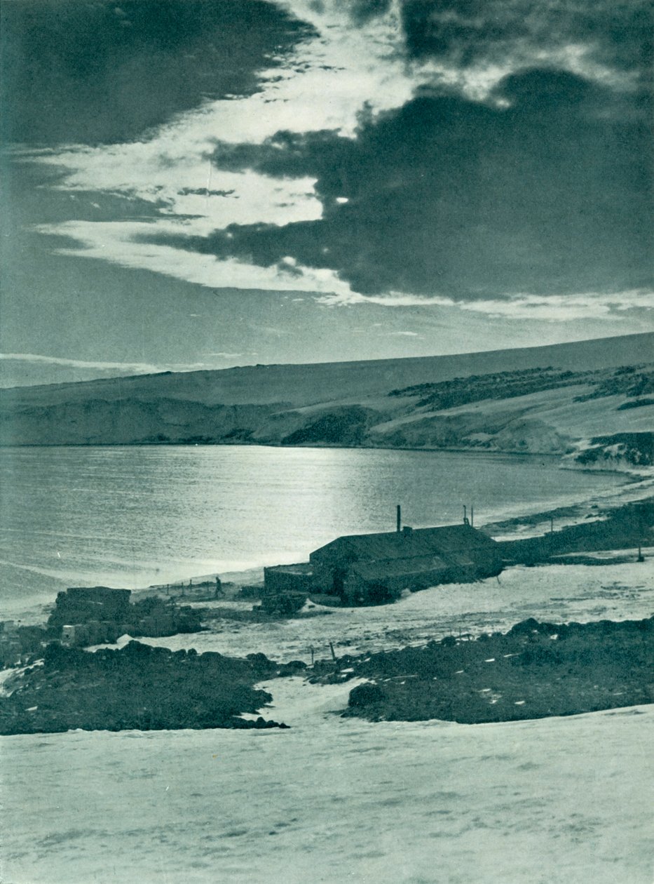 Kwatera zimowa w Cape Evans, c19101913, 1913 autorstwa Herbert Ponting