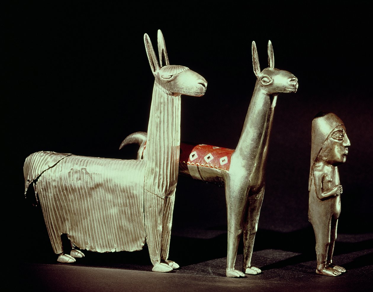 Lama, alpaka i kobieta, z jeziora Titicaca, Boliwia, ok. 1475-1532 (srebro) autorstwa Incan