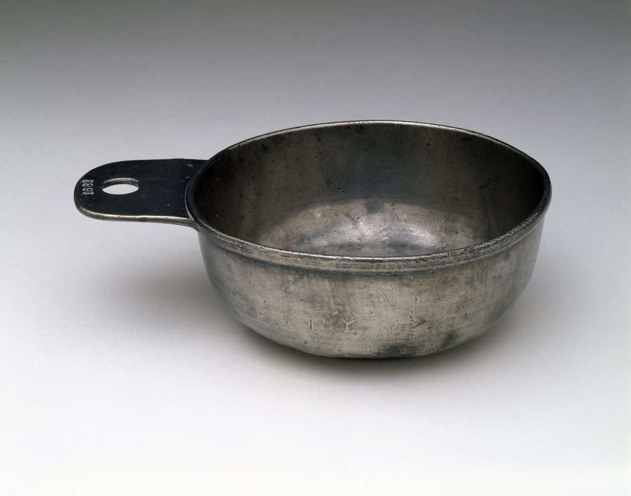 Porringer, ok. 1770-1807 (cyna) autorstwa Isaac (attr.to) Jackson