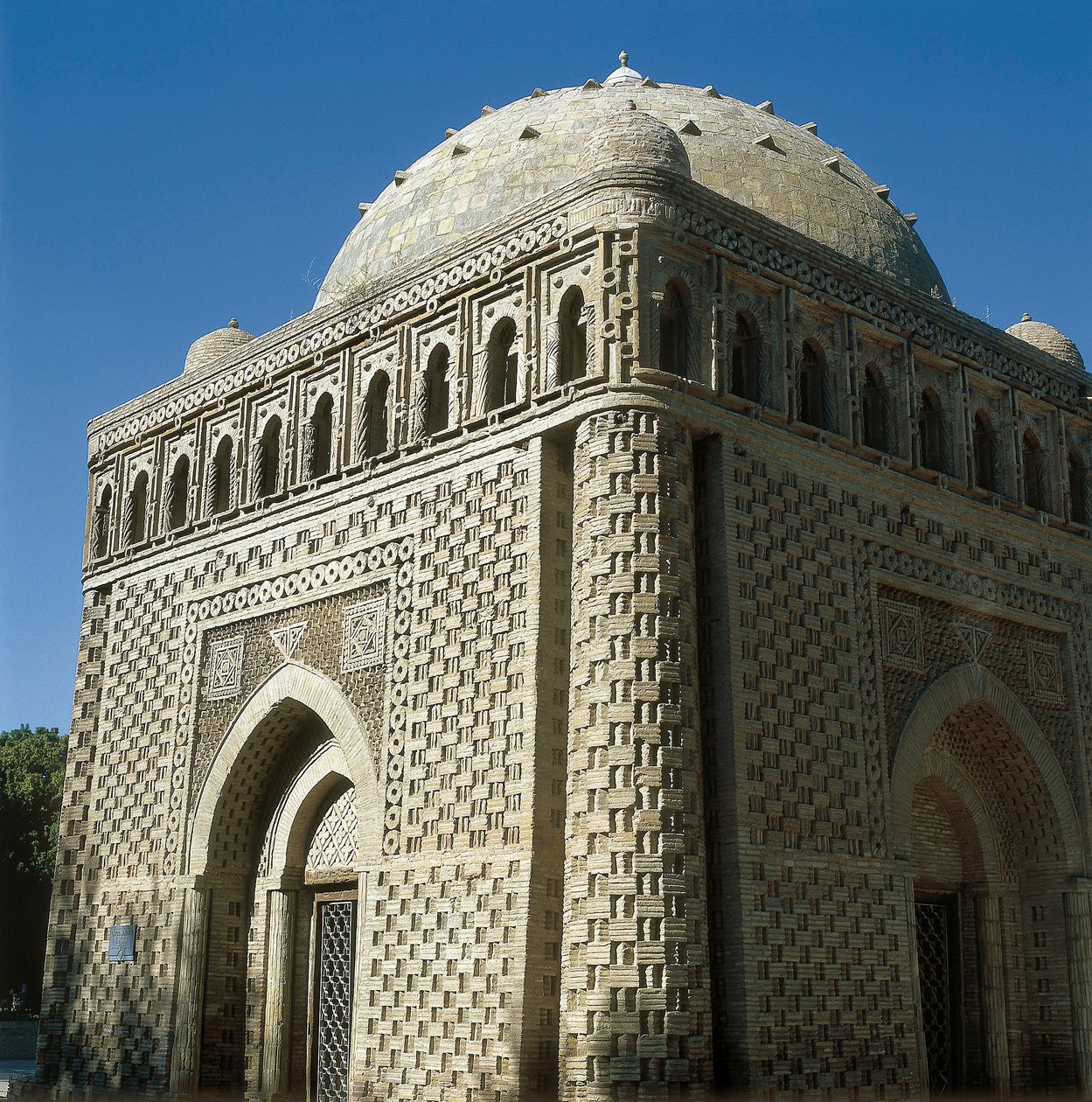 Mauzoleum Ismaila Samaniego, Buchara, Uzbekistan, 914-943 (zdjęcie) autorstwa Islamic School