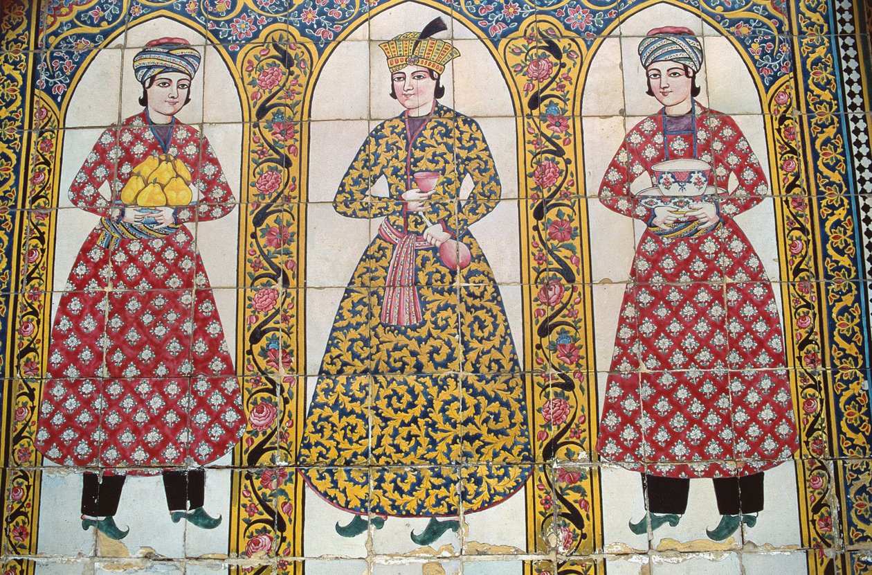Panel kafelkowy ilustrujący stroje ludowe (ceramiczny) autorstwa Islamic School