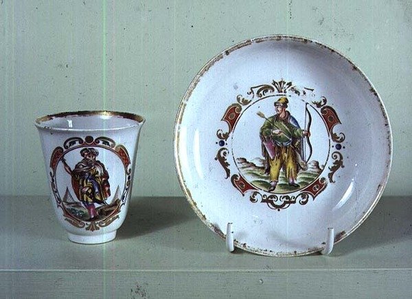 Filiżanka i spodek, fabryka Vezzi, Wenecja, ok. 1725 (porcelana) autorstwa Italian School