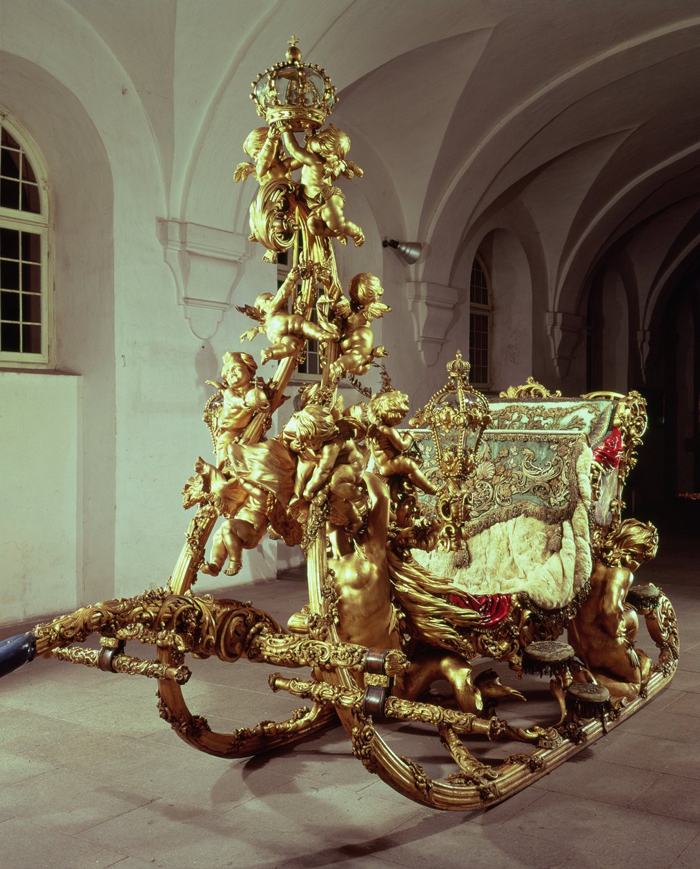 Sanie państwowe Ludwika II (1845-86) zbudowane w latach 1872-80 (złocone drewno rzeźbione) autorstwa J.M. Mayer