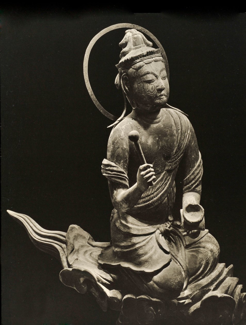 Bosatsu grający na instrumencie muzycznym, z XI wieku, późny okres Heian, Byodo-In, Kioto, 1950 autorstwa Japanese Photographer