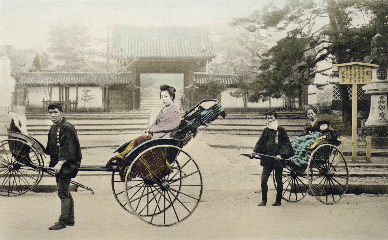 Jinrikisha przed świątynią, ok. 1880 (ręcznie kolorowana odbitka albuminowa na karcie) autorstwa Japanese Photographer