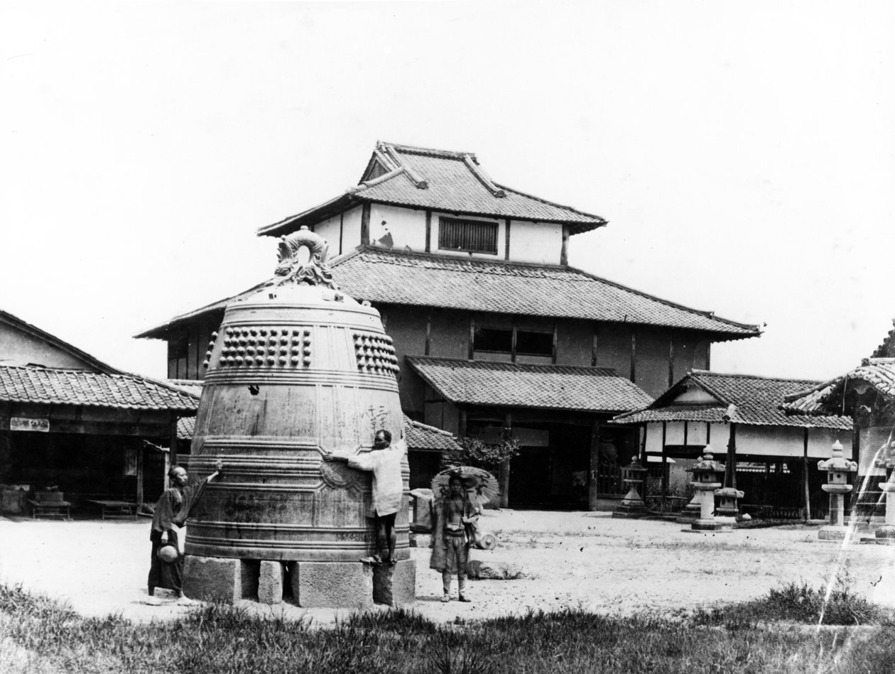 The Daibutsu Bell, Kyoto, Japan, c.1870s autorstwa Japanese Photographer