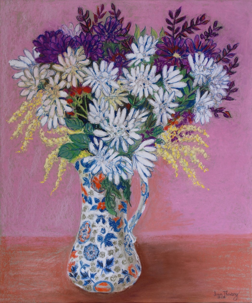 Chryzantemy w japońskim dzbanku, 2005, Pastel autorstwa Joan Thewsey