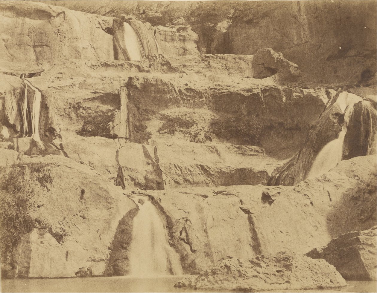 (Wodospad El-Ourit, Tlemcen, Algieria) autorstwa John Beasly Greene