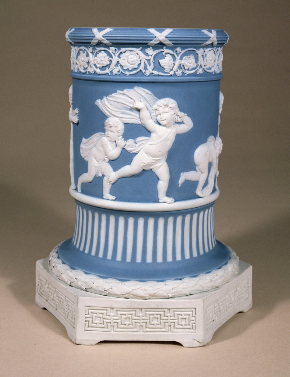 Wazon Wedgwood, ok. 1780 (jaspisy) autorstwa John Flaxman