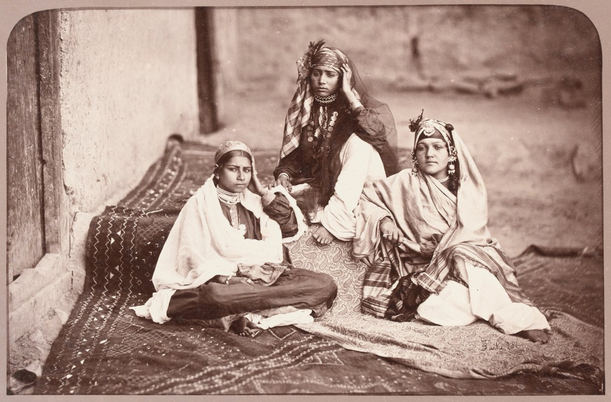 Dziewczęta Nautch, Kabul, 1879 autorstwa John Burke
