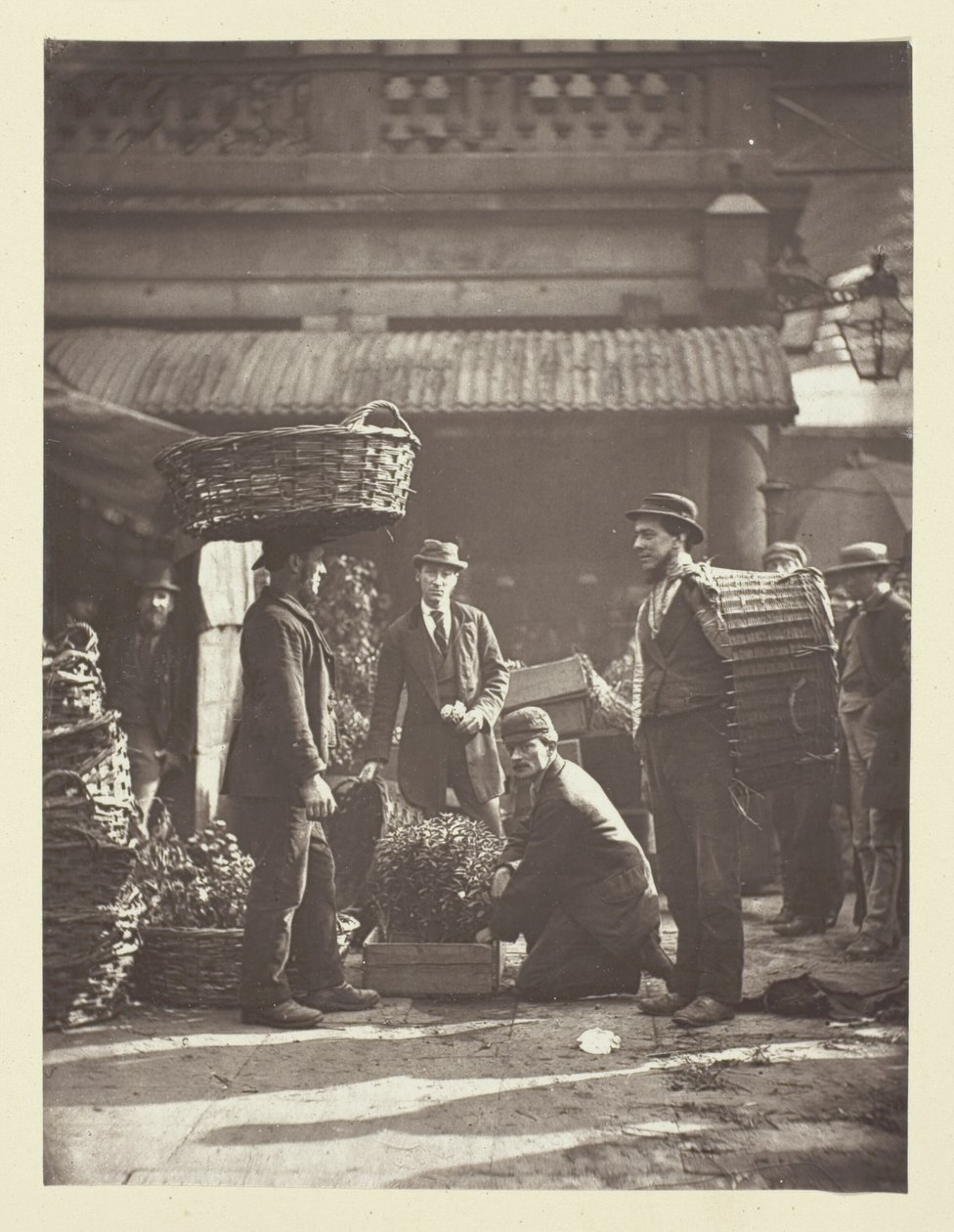 Robotnicy z Covent Garden autorstwa John Thomson