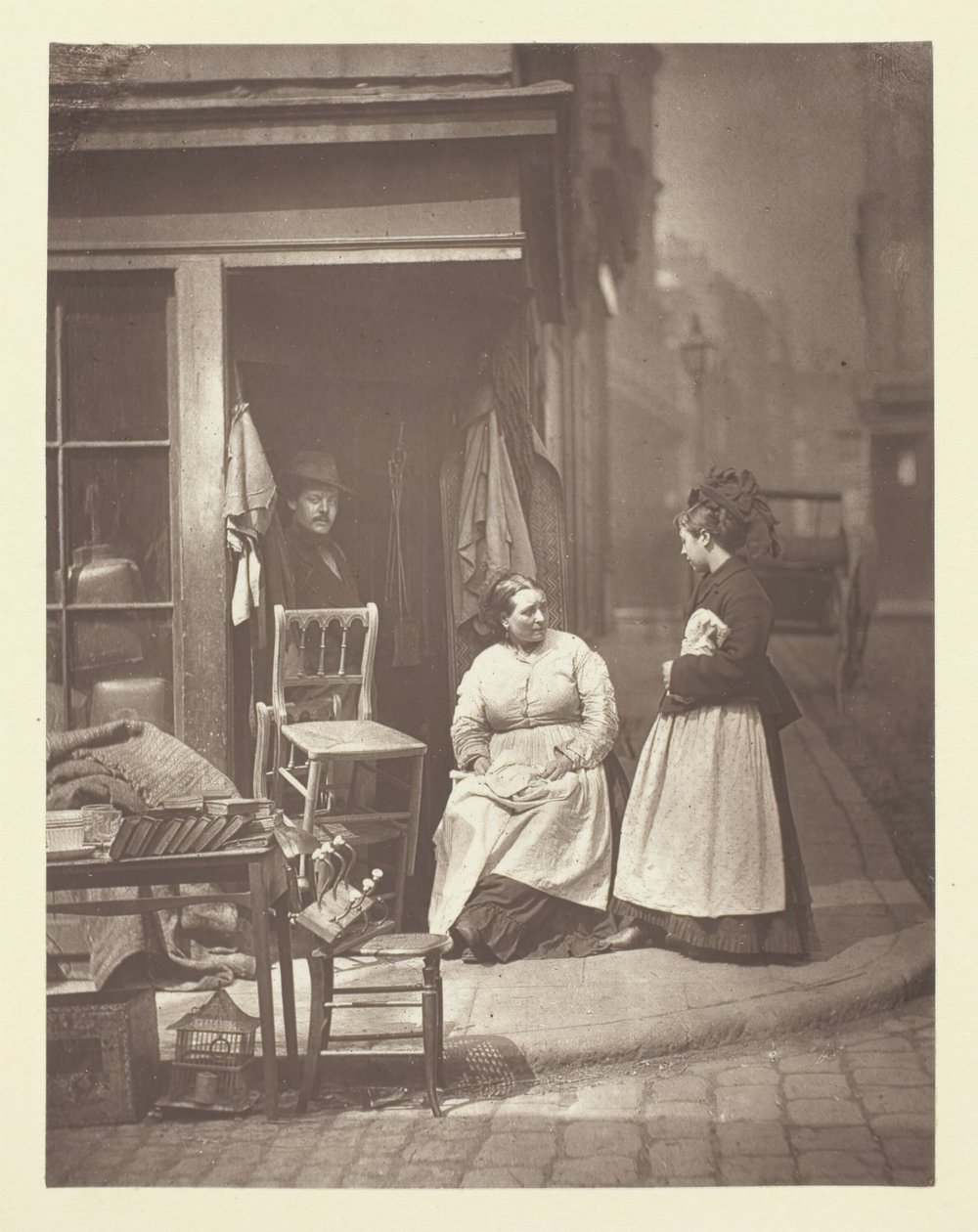 Stare Meble, 1881. autorstwa John Thomson