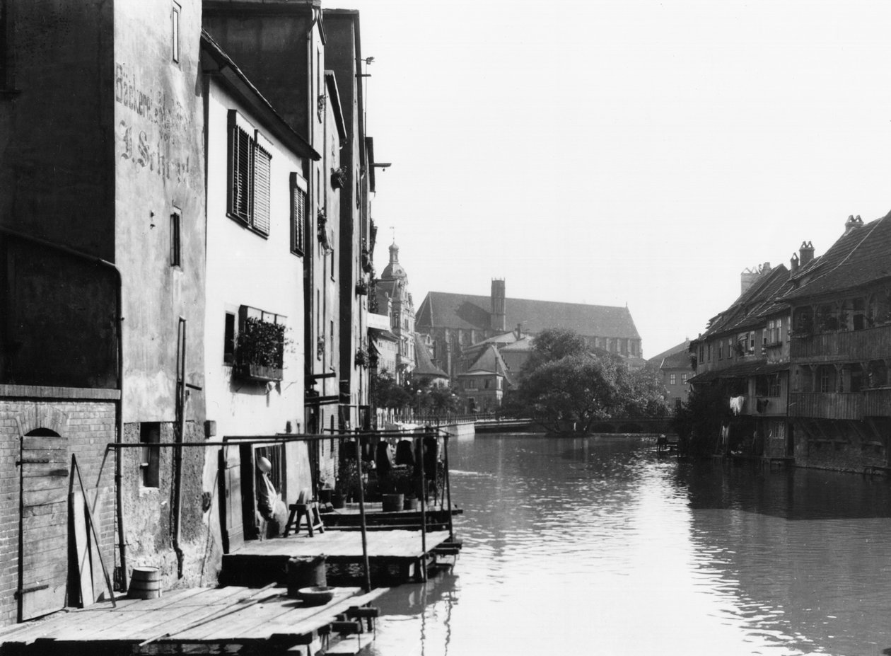 Rzeka Gera przy Erfurcie, Thiringia, ok. 1910 r. autorstwa Jousset