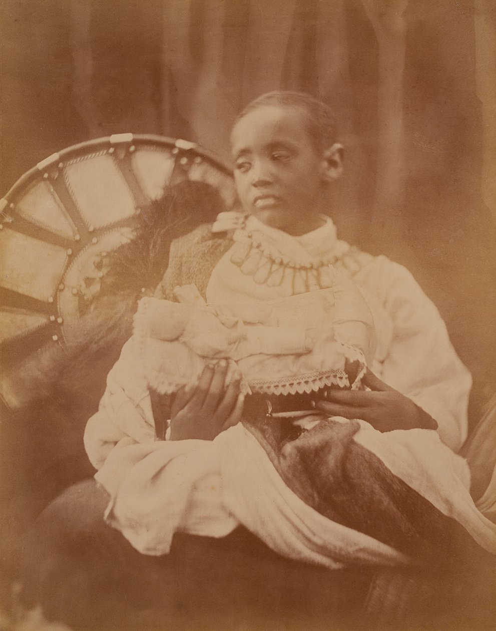 Książę Dejatch Alamayou z Abisynii, c.1868 autorstwa Julia Margaret Cameron
