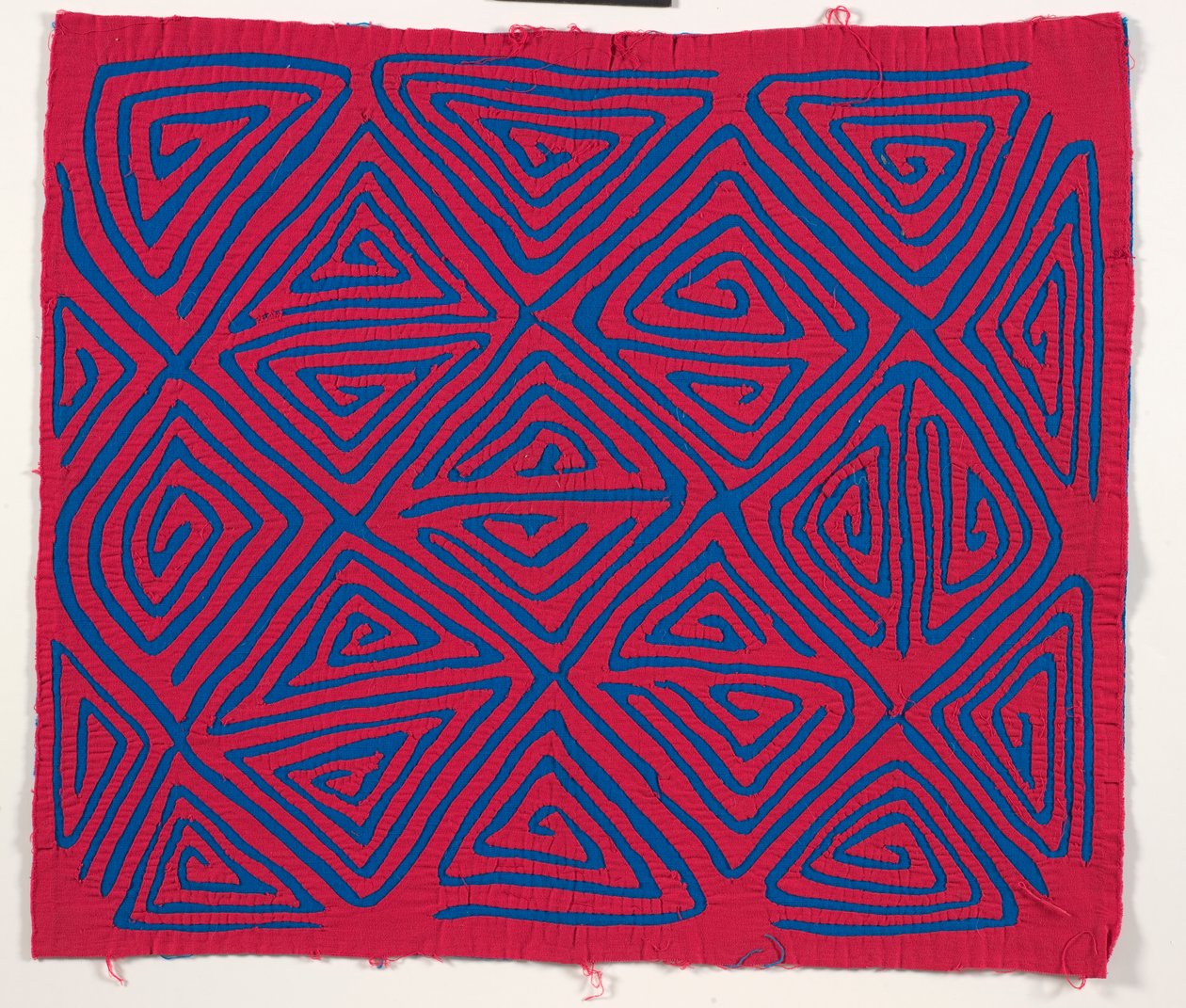 Panel koszuli (mola), ok. 1950 r. (bawełna z aplikacjami) autorstwa Kuna Indian Culture