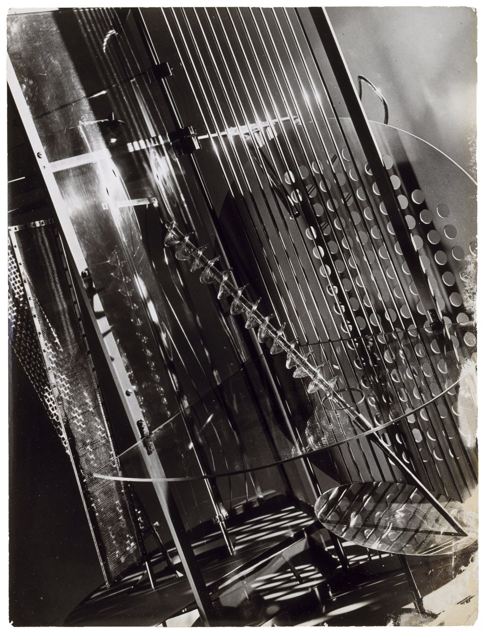 Modulator światła i przestrzeni autorstwa Laszlo Moholy Nagy