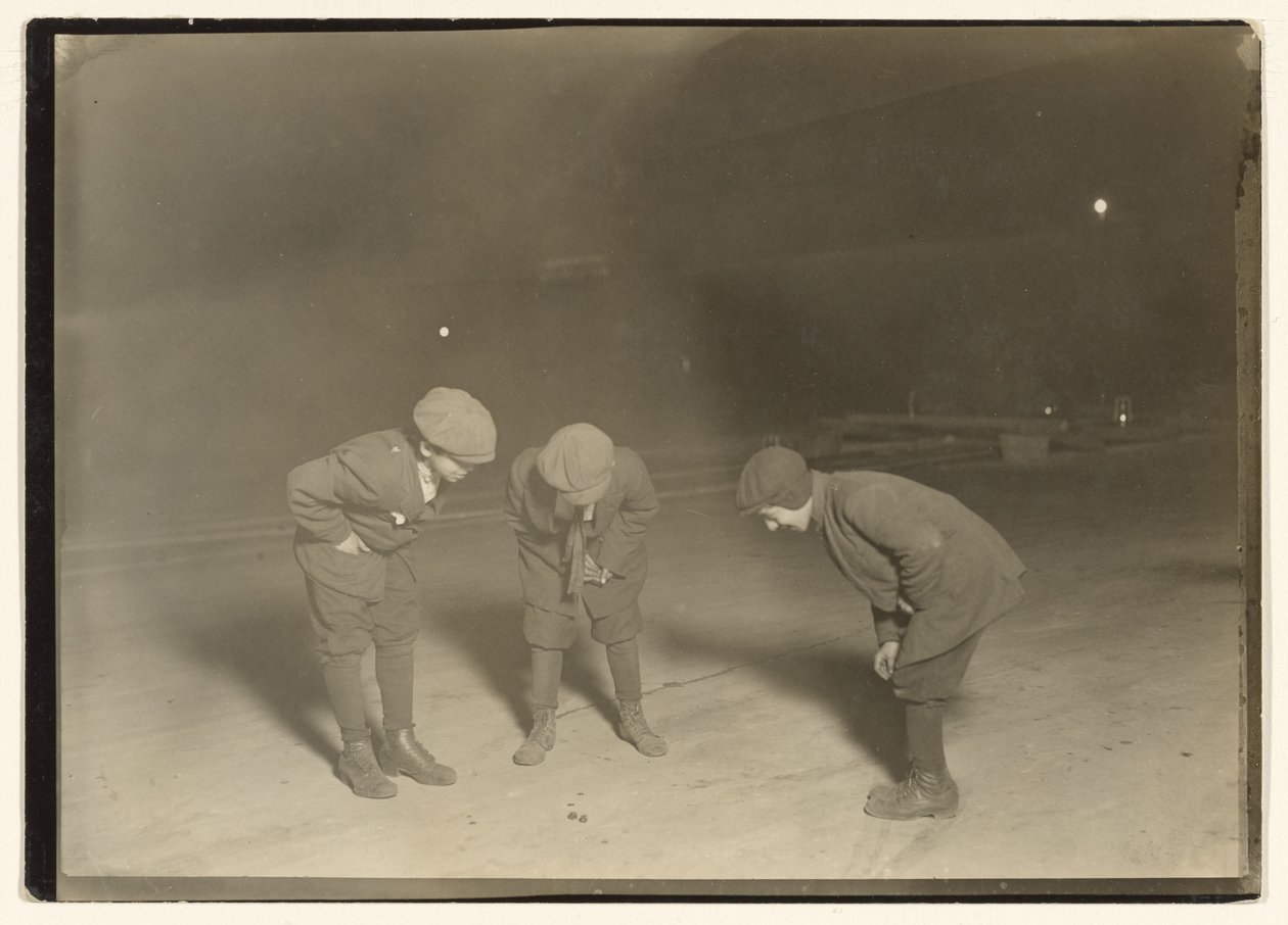 A Midnight Crap Game. autorstwa Lewis W. Hine