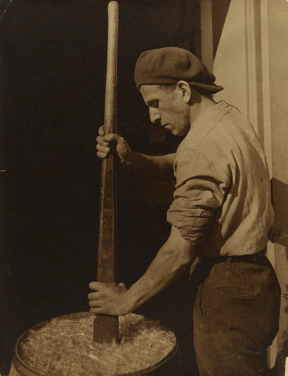 Pracownik fabryki autorstwa Lewis W. Hine