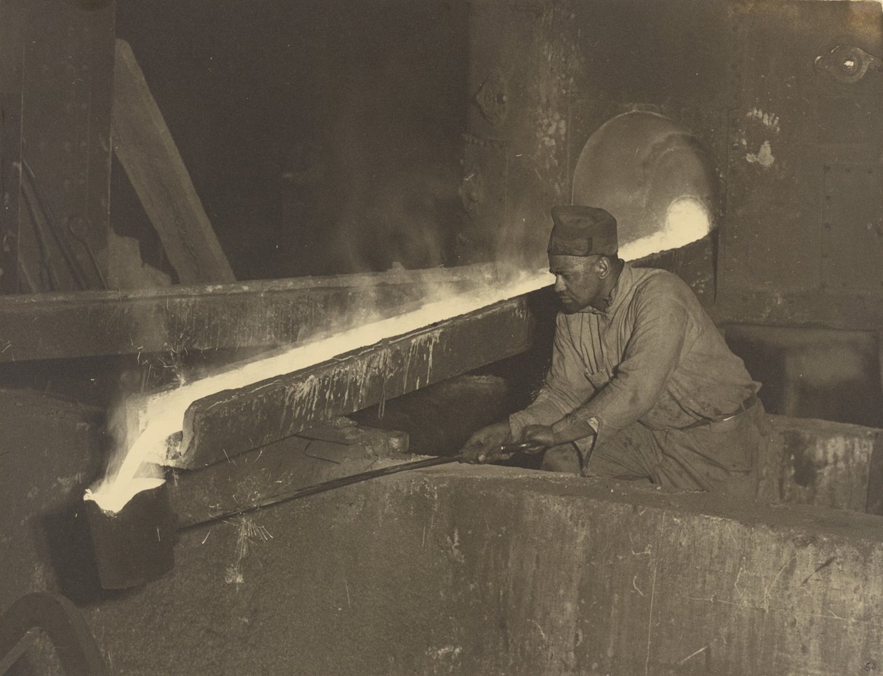 [Pomocnik frezera, fabryka lokomotyw Baldwin]. autorstwa Lewis W. Hine