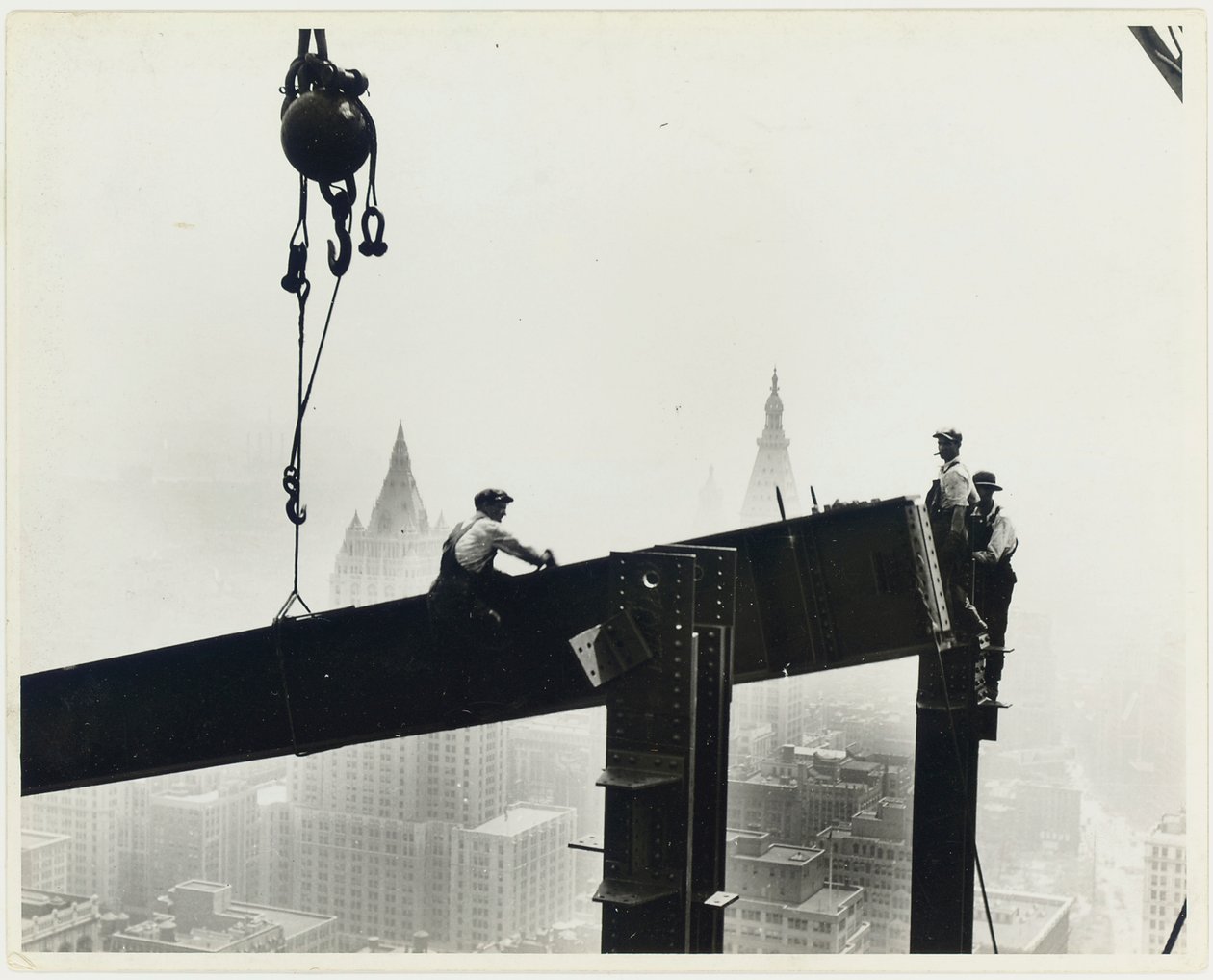 Budynek Empire State Building, ok. 1931 autorstwa Lewis Wickes Hine