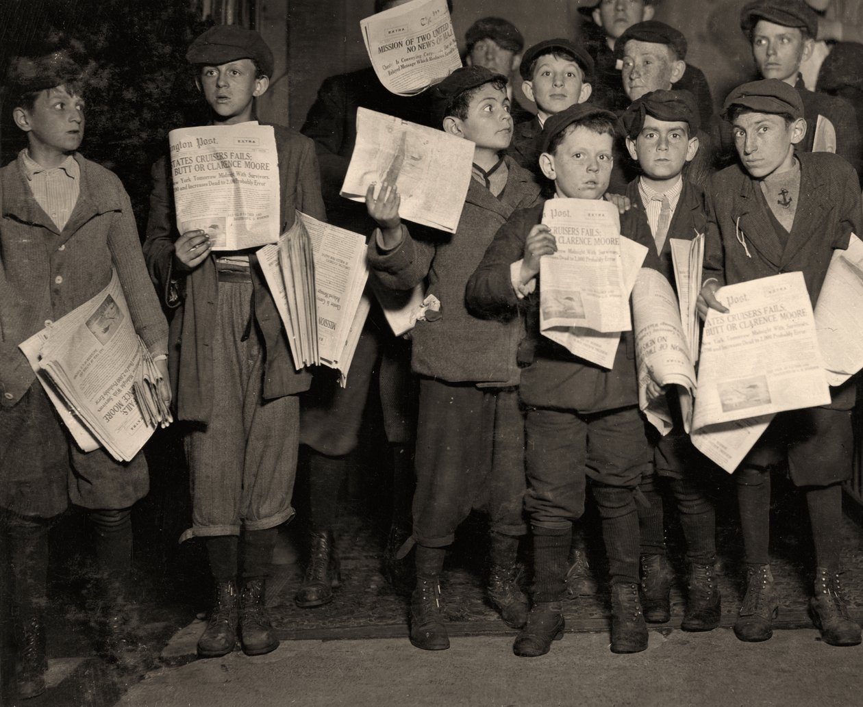Gazeciarze po północy autorstwa Lewis Wickes Hine