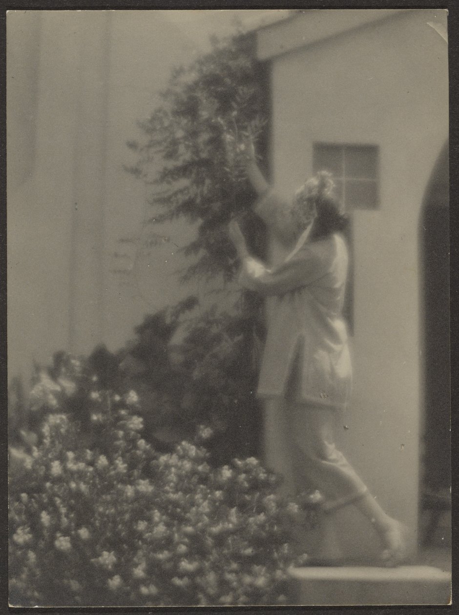 [Dancer Outside] autorstwa Louis Fleckenstein