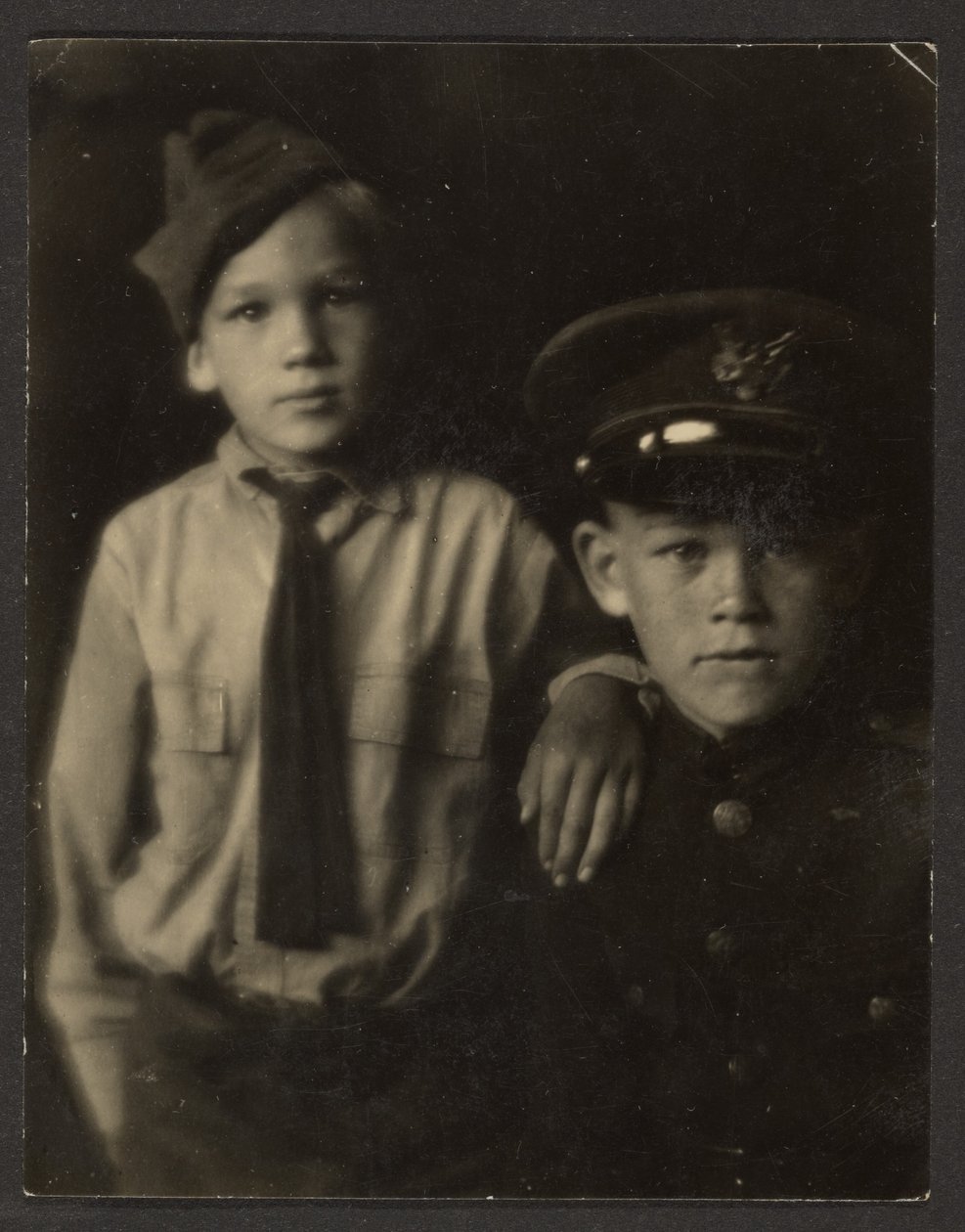 [Synowie Florencji w strojach wojskowych]. autorstwa Louis Fleckenstein