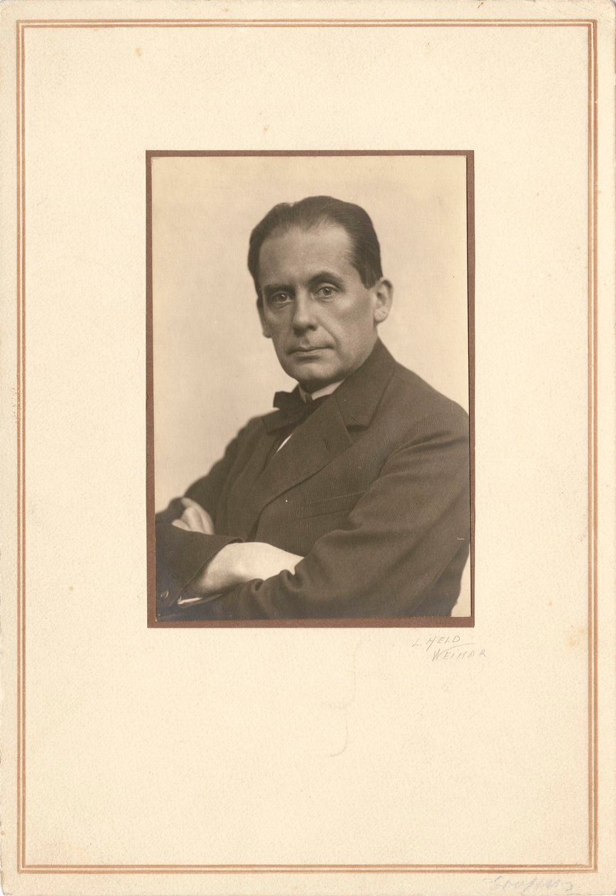 Walter Gropius 1883-1969, początek lat 20. XX wieku. autorstwa Louis Held