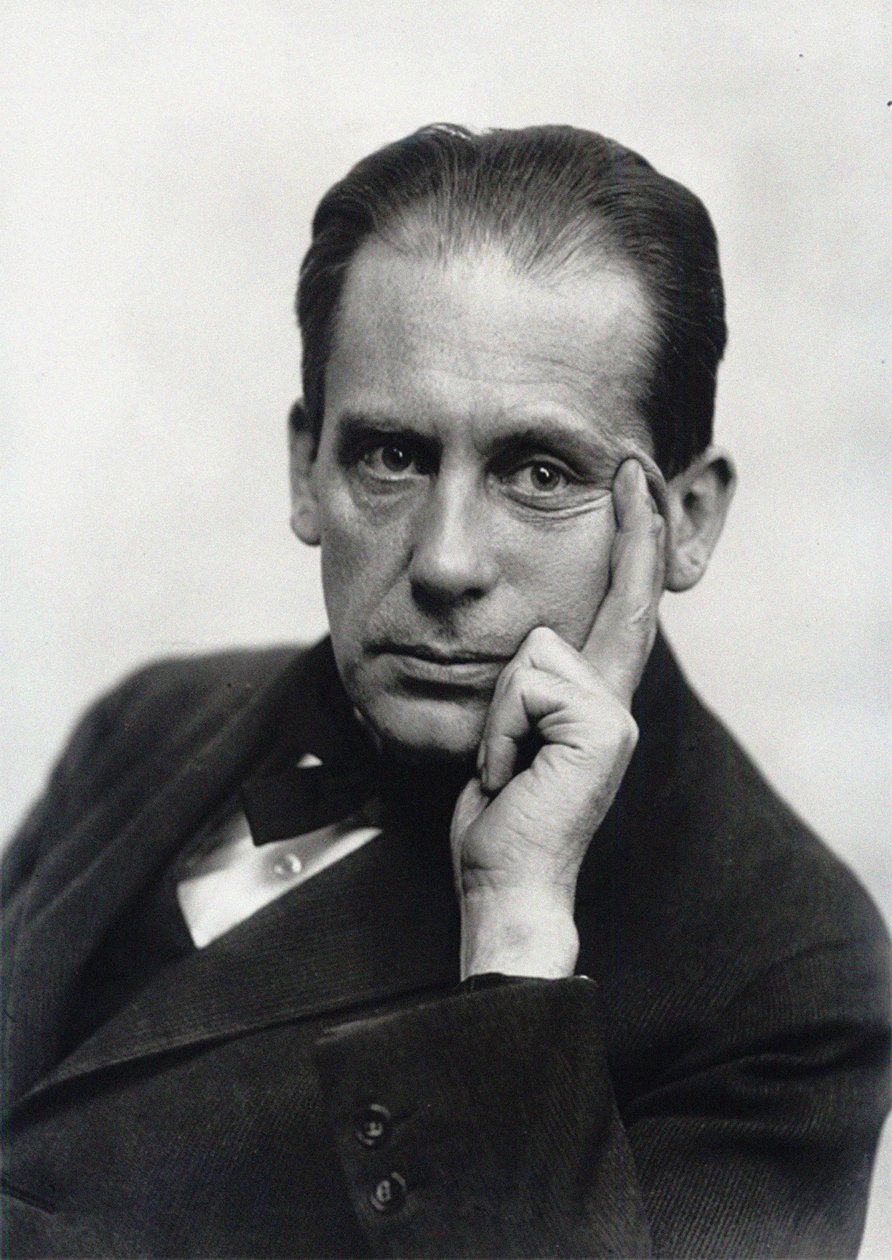 Walter Gropius , ok. 1919. autorstwa Louis Held