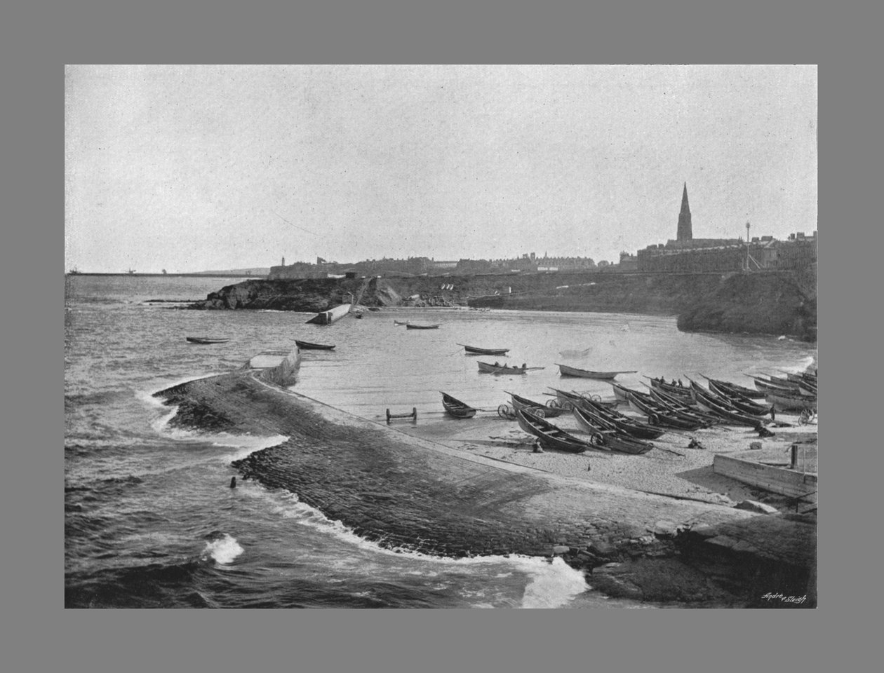 Cullercoats Bay, Tynemouth, ok. 1900 autorstwa M. Aunty