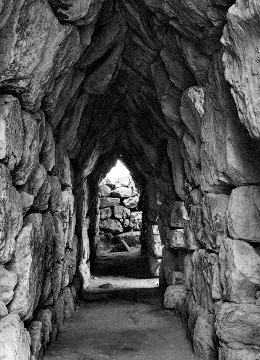 Wśród ruin Tirynth, Grecja, 1937. autorstwa Martin Hurlimann