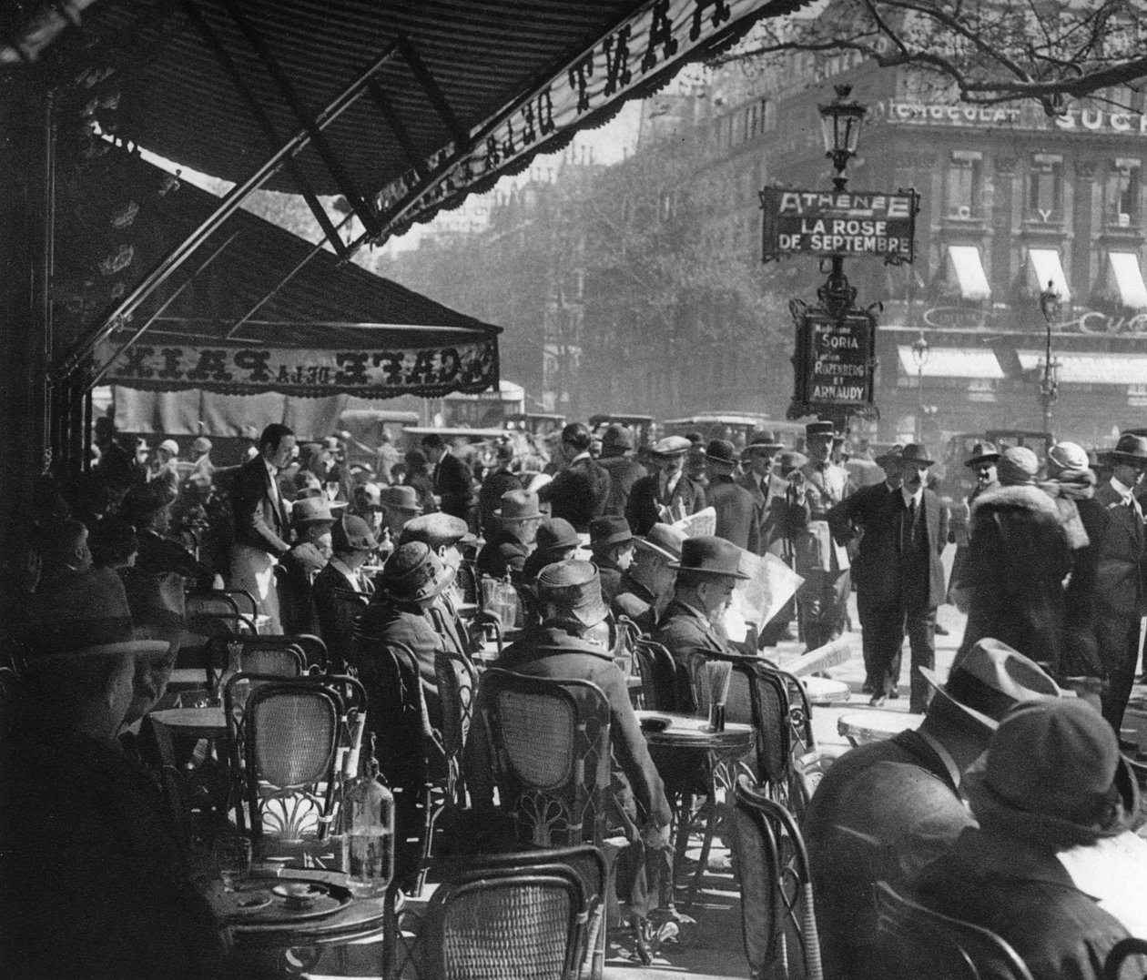 Cafe de la Paix, Paryż, 1937 autorstwa Martin Hurlimann