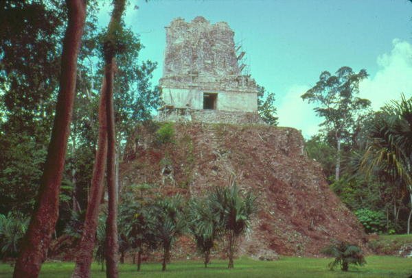 Świątynia II, Tikal autorstwa Mayan